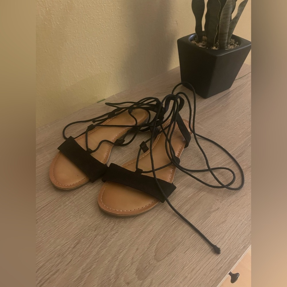 Old navy black lace sandals